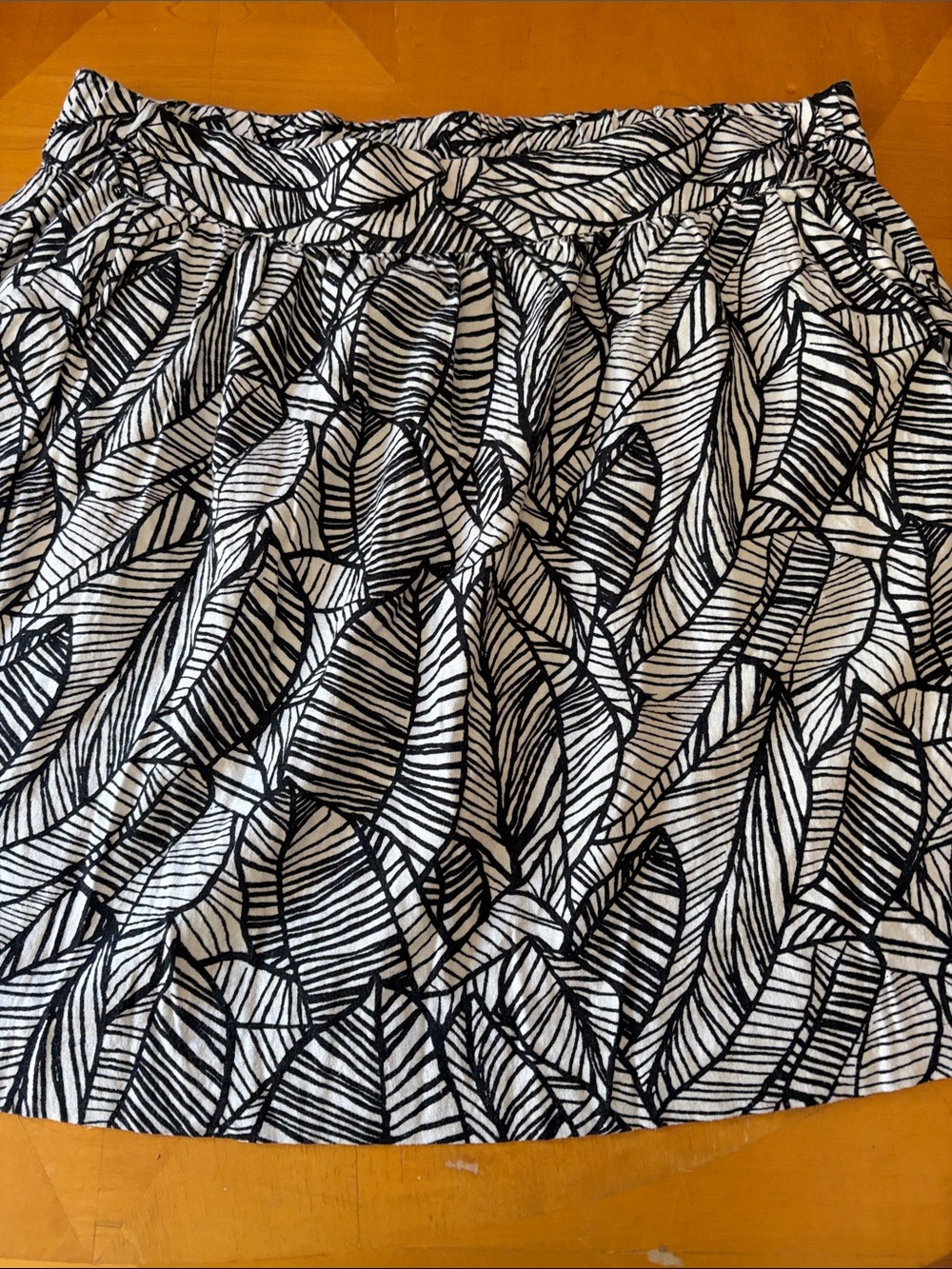 LOFT Black & White Leaf-Print A-Line Skirt